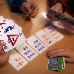 Bokabox Bordenkwartet, Educatief Kwartet Waarmee De Betekenis Van De Verkeersborden Heel Effectief Geoefend Wordt. Door Een Extra Spelrergel Worden Spelers Extra Gemotiveerd De Borden Te Kennen.