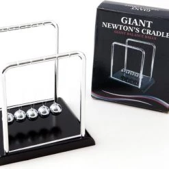 United Entertainment - Giant Newton's Cradle - Zilver/Zwart -educational games Winkel 550x416 4